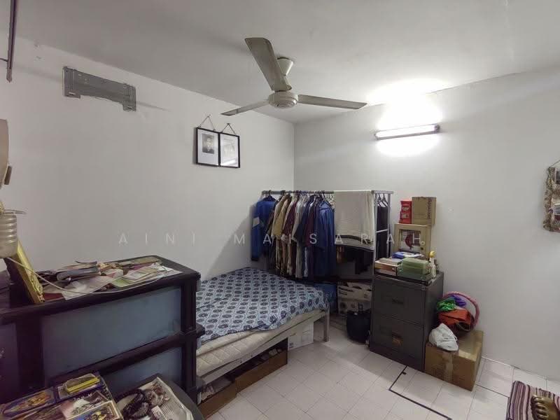 Rumah Teres 1-Tingkat untuk Dijual di Seksyen 17 (Shah Alam) - Aini Maisarah - Bedroom - PropertyGuru.com.my