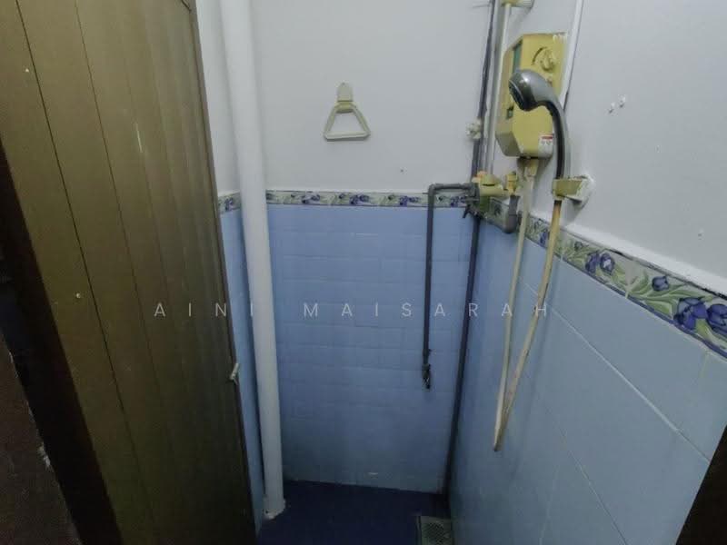 Rumah Teres 1-Tingkat untuk Dijual di Seksyen 17 (Shah Alam) - Aini Maisarah - Bathroom - PropertyGuru.com.my