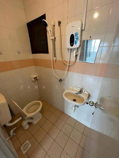 Pangsapuri untuk Dijual di Damai Apartment - Zann Fauzan - Bathroom - PropertyGuru.com.my