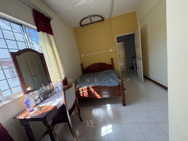 Rumah Teres untuk Dijual di Taman Desa Karunmas (Balakong) - Eugene Yap - Bedroom - PropertyGuru.com.my