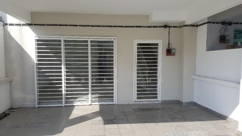 Rumah Teres untuk Disewa di Taman Dato Demang (Seri Kembangan) - Bryan Cho - Exterior - PropertyGuru.com.my