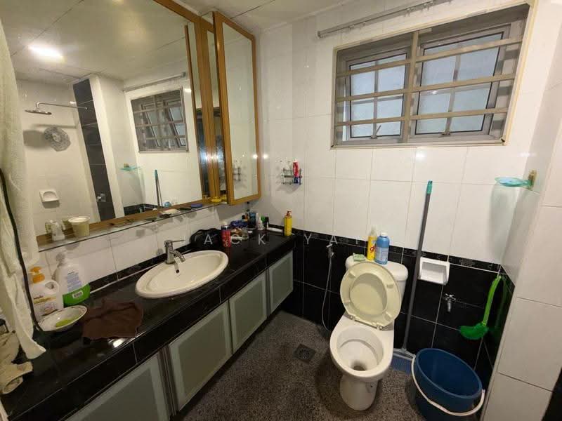 3-storey Terraced House for Sale in Laman Rimbunan (Kepong) - Jack Yap - Bathroom - PropertyGuru.com.my