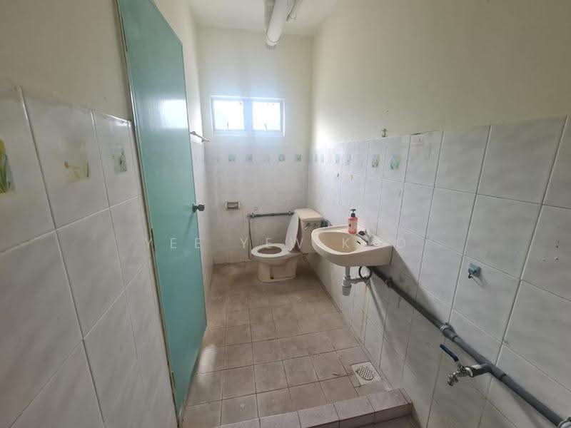 Kondominium untuk Dijual di Endah Ria - Yee Yew Kho - Bathroom - PropertyGuru.com.my