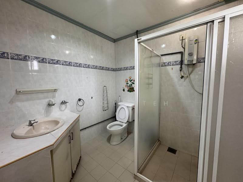 2-storey Terraced House for Sale in Taman Overseas Union (Taman Oug) (Jalan Klang Lama (Old Klang Road)) - Carole Teh - Bathroom - PropertyGuru.com.my