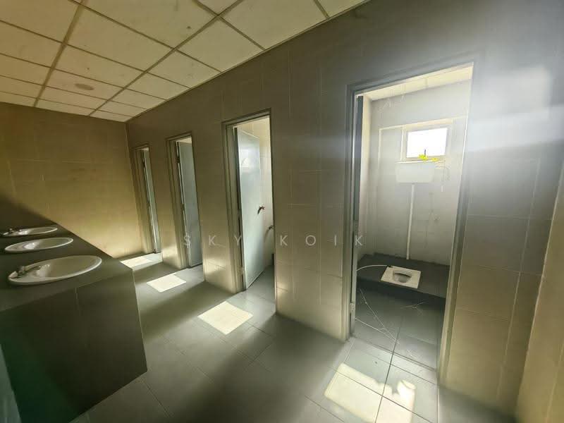 Factory for Rent in Bukit Minyak (Penang) - Sky Koik - Bathroom - PropertyGuru.com.my