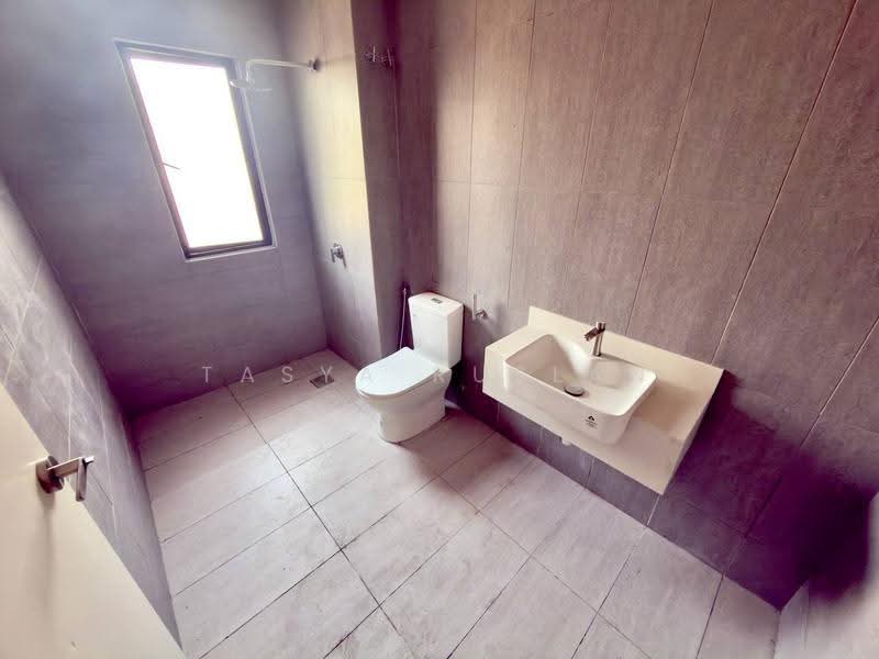 3-storey Terraced House for Sale in Ukay Bistari (Ulu Kelang) - Tasya Ruslan - Bathroom - PropertyGuru.com.my