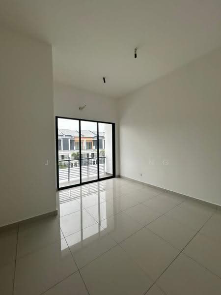 2-storey Terraced House for Sale in Telok Panglima Garang (Selangor) - Jeff Chong - Living Room - PropertyGuru.com.my