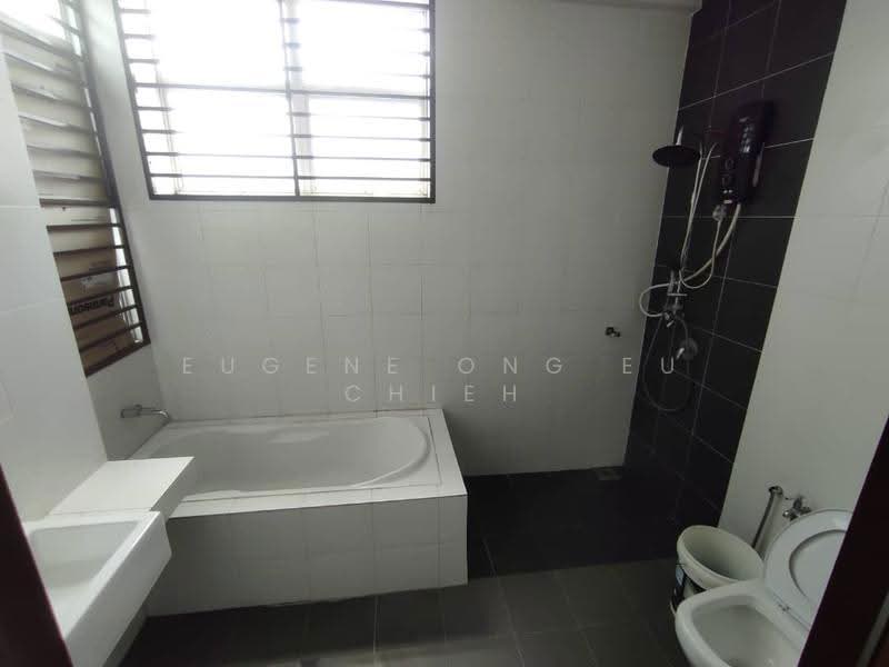 Rumah Berkembar untuk Disewa di Jenjarom (Selangor) - Eugene Ong Eu chieh - Bathroom - PropertyGuru.com.my