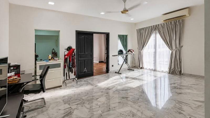 Bungalow House for Sale in Seksyen 8 (Shah Alam) - Fazri . - Living Room - PropertyGuru.com.my