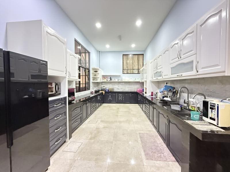 Bungalow House for Rent in Country Heights (Kajang) - Hei Kar Jun - Kitchen - PropertyGuru.com.my