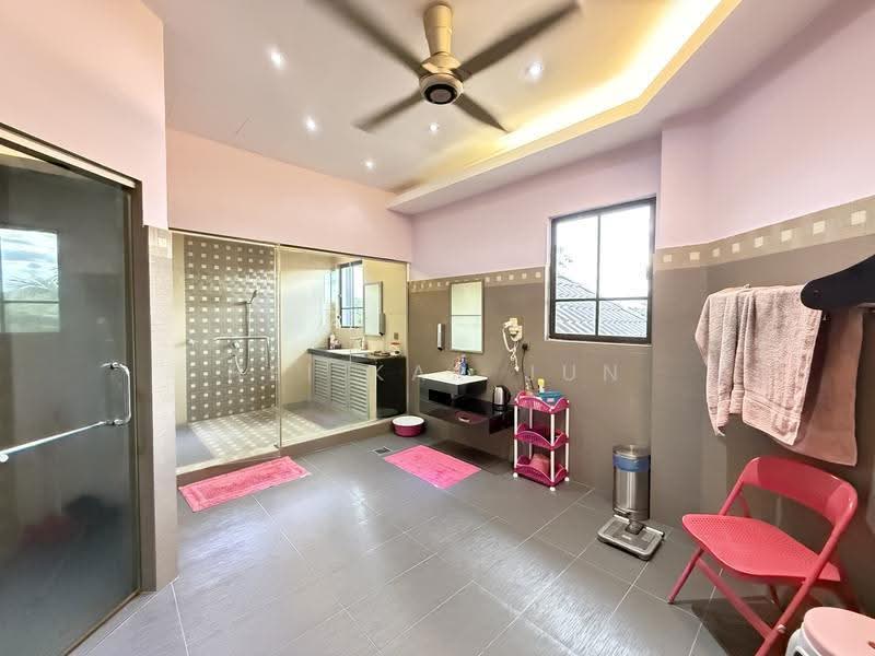 Bungalow House for Rent in Country Heights (Kajang) - Hei Kar Jun - Bathroom - PropertyGuru.com.my