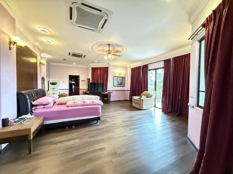 Bungalow House for Rent in Country Heights (Kajang) - Hei Kar Jun - Bedroom - PropertyGuru.com.my