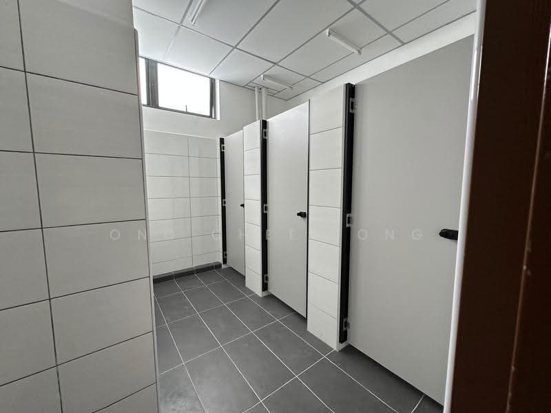 Kilang untuk Disewa di Kawasan Perindustrian Balakong (Balakong) - Ong Chee Yong - Bathroom - PropertyGuru.com.my
