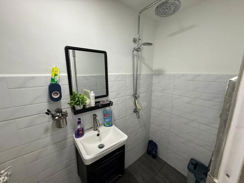 2-storey Terraced House for Sale in Taman Perindustrian Puchong (Puchong) - Liza Awi - Bathroom - PropertyGuru.com.my