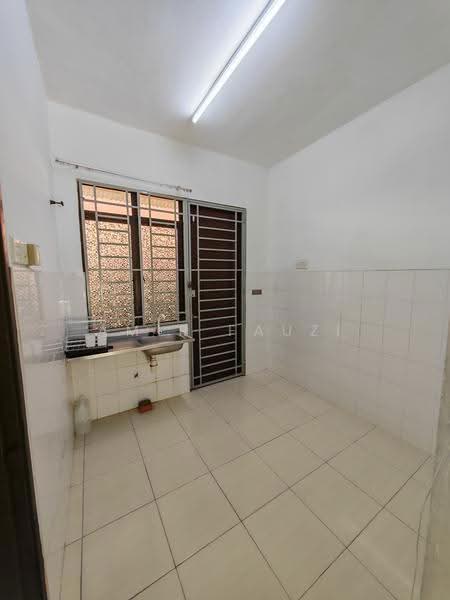 2-storey Terraced House for Sale in Ampang Saujana (Ampang) - Amir Fauzi - Kitchen - PropertyGuru.com.my