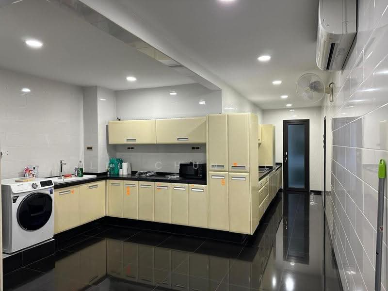 Kediaman Servis untuk Dijual di The Sky Executive Suites - Leu Chun Wei - Kitchen - PropertyGuru.com.my