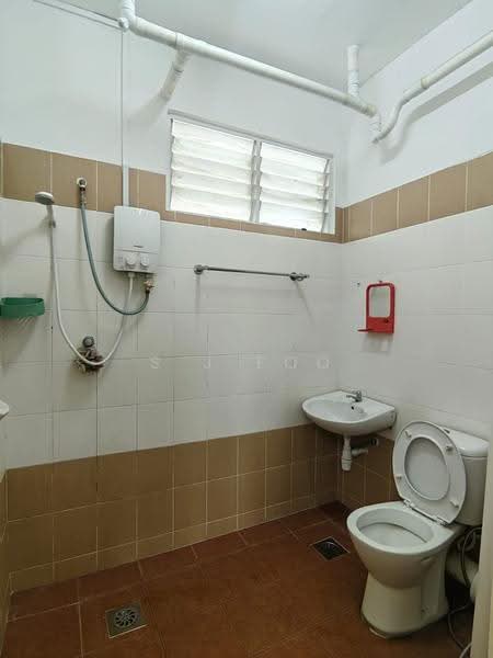 Kondominium untuk Dijual di D'Piazza - S J Foo - Bathroom - PropertyGuru.com.my
