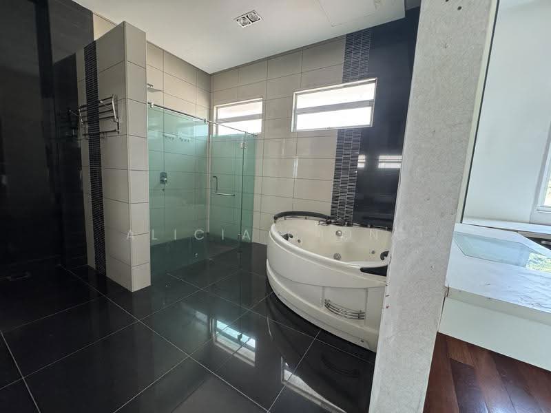 Bungalow House for Sale in Templer Park (Rawang) - Alicia Chong - Bathroom - PropertyGuru.com.my