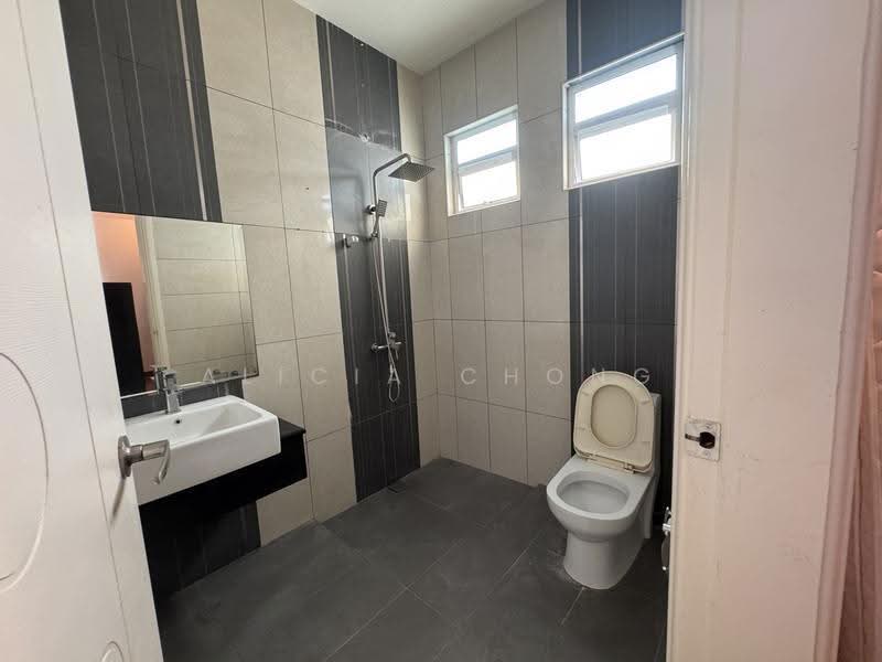 Bungalow House for Sale in Templer Park (Rawang) - Alicia Chong - Bathroom - PropertyGuru.com.my