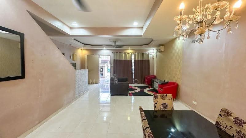 Rumah Teres untuk Dijual di Shah Alam (Selangor) - Umar Din - Living Room - PropertyGuru.com.my