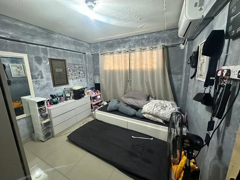 Flat for Sale at Flat Sri Kota - Chris Choo - Bedroom - PropertyGuru.com.my