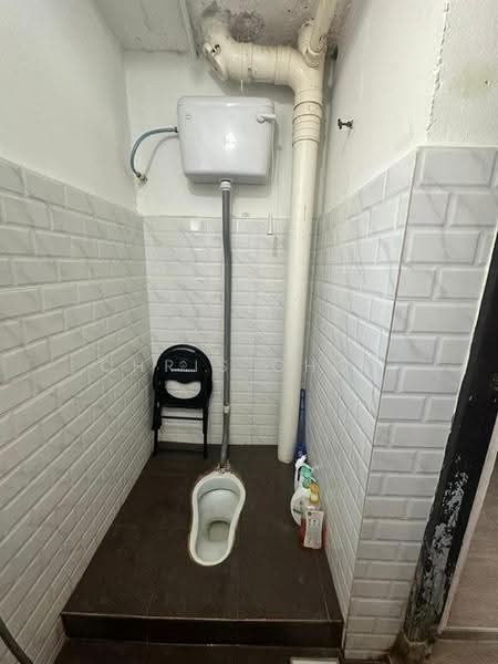 Flat for Sale at Flat Sri Kota - Chris Choo - Bathroom - PropertyGuru.com.my