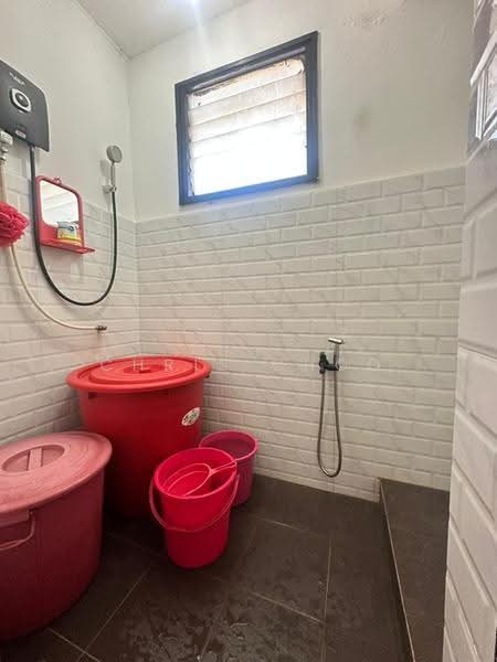 Flat for Sale at Flat Sri Kota - Chris Choo - Bathroom - PropertyGuru.com.my
