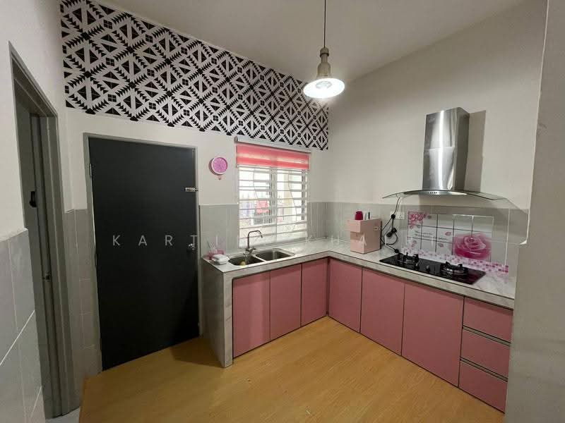 Rumah Berkembar untuk Dijual di Kampung Batu 9 Kebun Baru (Telok Panglima Garang) - Kartini Khairi - Kitchen - PropertyGuru.com.my