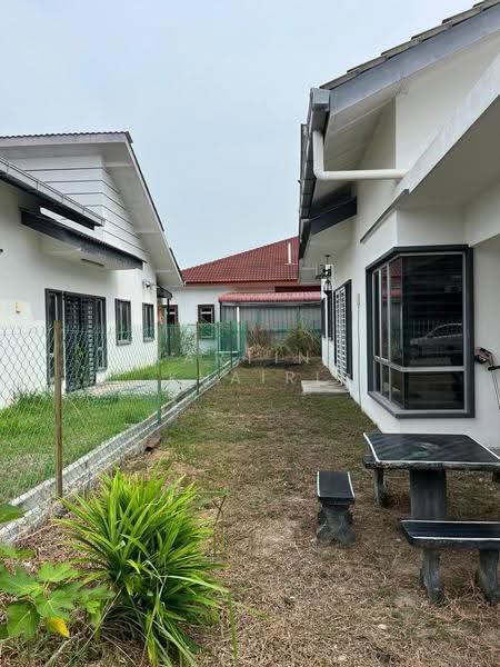 Rumah Berkembar untuk Dijual di Kampung Batu 9 Kebun Baru (Telok Panglima Garang) - Kartini Khairi - Exterior - PropertyGuru.com.my
