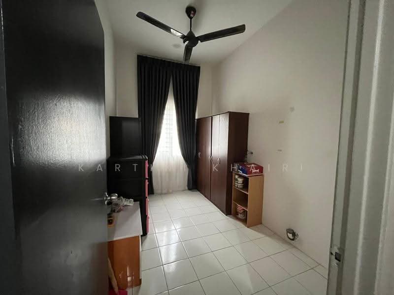 Rumah Berkembar untuk Dijual di Kampung Batu 9 Kebun Baru (Telok Panglima Garang) - Kartini Khairi - Bedroom - PropertyGuru.com.my