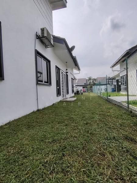 Rumah Berkembar untuk Dijual di Kampung Batu 9 Kebun Baru (Telok Panglima Garang) - Kartini Khairi - Exterior - PropertyGuru.com.my
