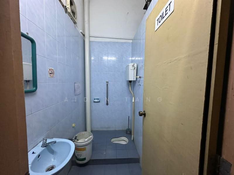 Factory for Rent in Masai (Johor) - Aiden Tang - Bathroom - PropertyGuru.com.my