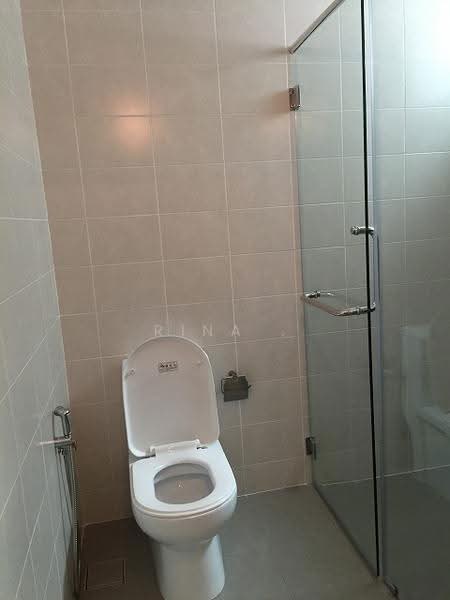 Kediaman Servis untuk Dijual di V Residence 3 @ Sunway Velocity - Rina . - Bathroom - PropertyGuru.com.my
