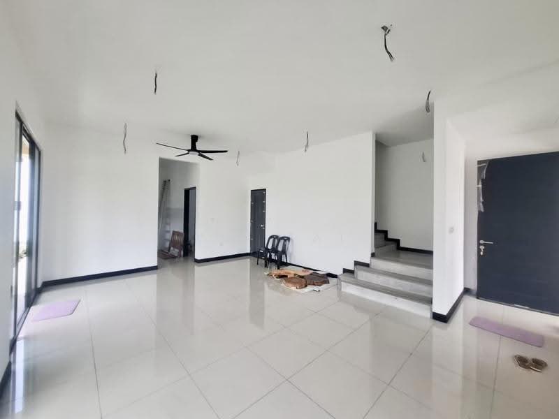 Rumah Teres 2-Tingkat untuk Dijual di Bandar Tiram (Ulu Tiram) - Yik Tat - Living Room - PropertyGuru.com.my