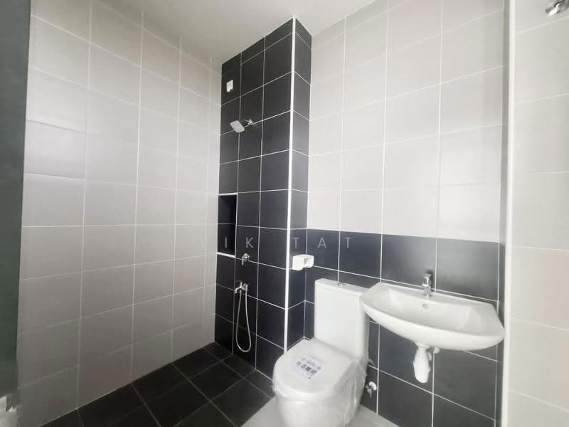 Rumah Teres 2-Tingkat untuk Dijual di Bandar Tiram (Ulu Tiram) - Yik Tat - Bathroom - PropertyGuru.com.my