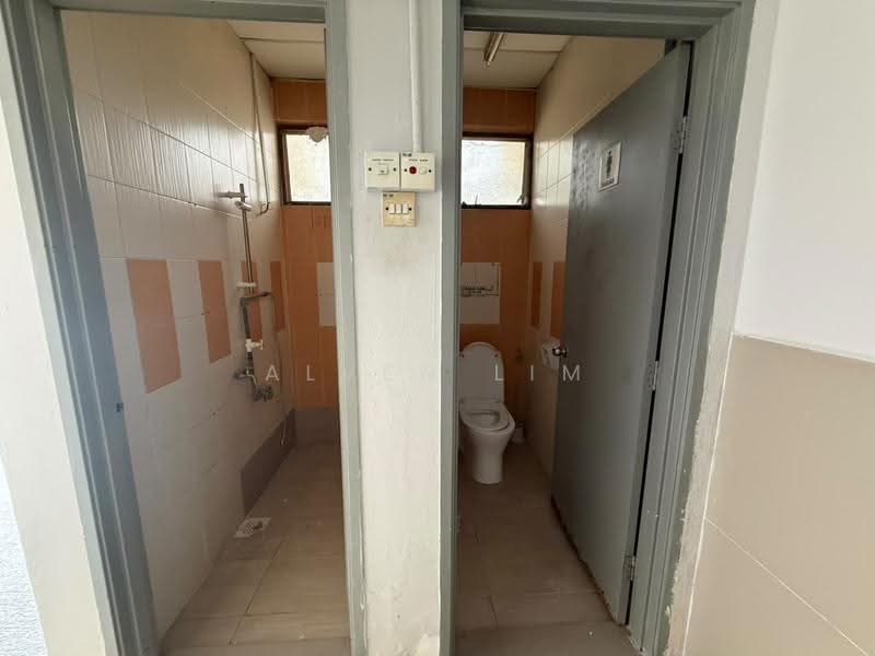 Kedai untuk Disewa di Glenmarie (Selangor) - Alven Lim - Bathroom - PropertyGuru.com.my