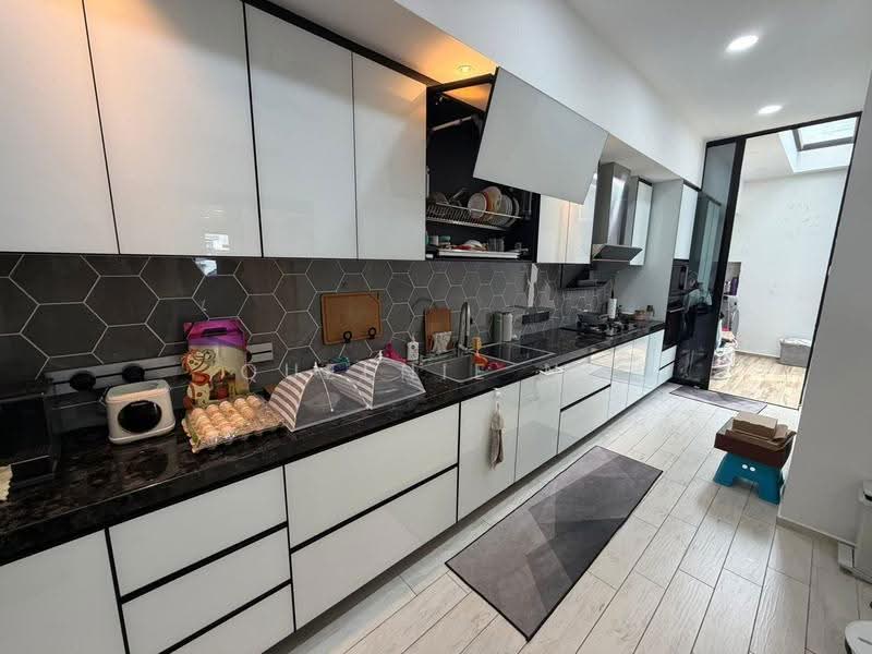 Rumah Kluster untuk Dijual di Masai (Johor) - Queenie Ng - Kitchen - PropertyGuru.com.my