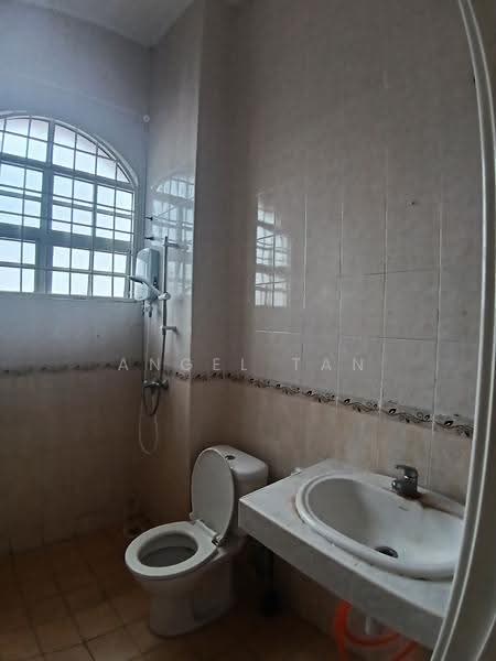 Rumah Teres 2-Tingkat untuk Dijual di Bandar Puteri Puchong (Puchong) - Angel Tan - Bathroom - PropertyGuru.com.my