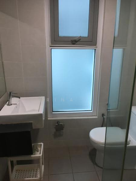 Kediaman Servis untuk Dijual di V Residence 3 @ Sunway Velocity - Rina . - Bathroom - PropertyGuru.com.my