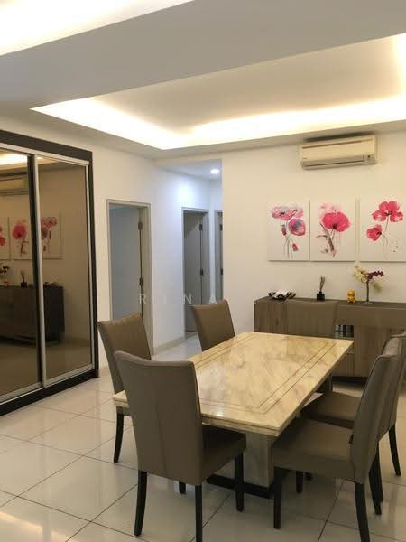 Kediaman Servis untuk Dijual di V Residence 3 @ Sunway Velocity - Rina . - Dining Room - PropertyGuru.com.my