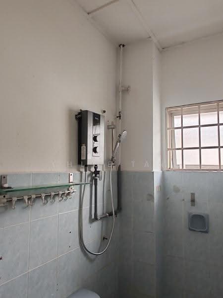 Rumah Teres 2-Tingkat untuk Disewa di Seksyen 32 (Shah Alam) - Chloe Tan - Bathroom - PropertyGuru.com.my
