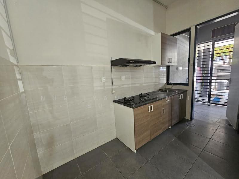2-storey Terraced House for Sale in Denai Alam (Shah Alam) - Nurliyana Binti Busari - Kitchen - PropertyGuru.com.my