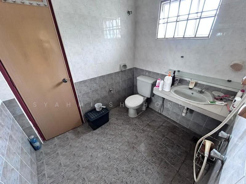 Semi-Detached House for Sale in Seksyen 7 (Shah Alam) - Syahmi Shahordin - Bathroom - PropertyGuru.com.my