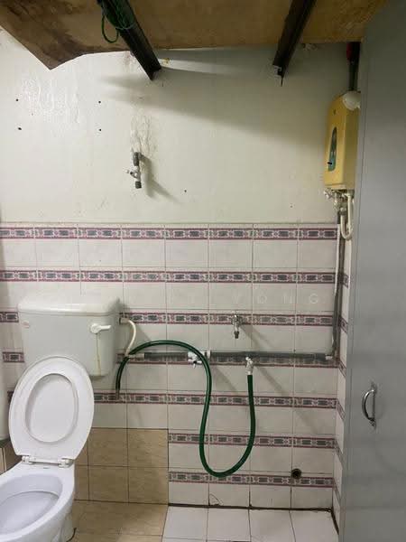 Rumah Flat untuk Dijual di Taman Putri Kulai - Daniel Yong - Bathroom - PropertyGuru.com.my