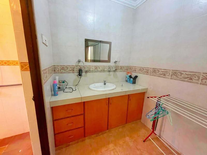 2-storey Terraced House for Sale in Taman Tasik Ria (Tangkak) - Florance Yeo - Bathroom - PropertyGuru.com.my