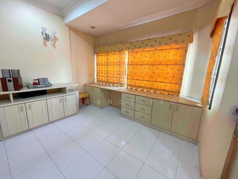2-storey Terraced House for Sale in Taman Tasik Ria (Tangkak) - Florance Yeo - Master Bedroom - PropertyGuru.com.my