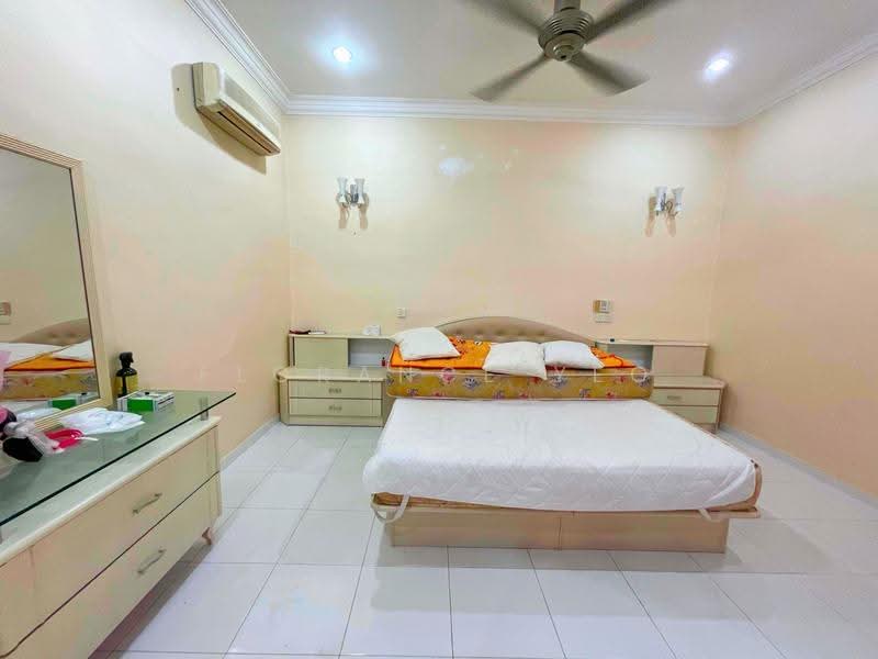 2-storey Terraced House for Sale in Taman Tasik Ria (Tangkak) - Florance Yeo - Master Bedroom - PropertyGuru.com.my