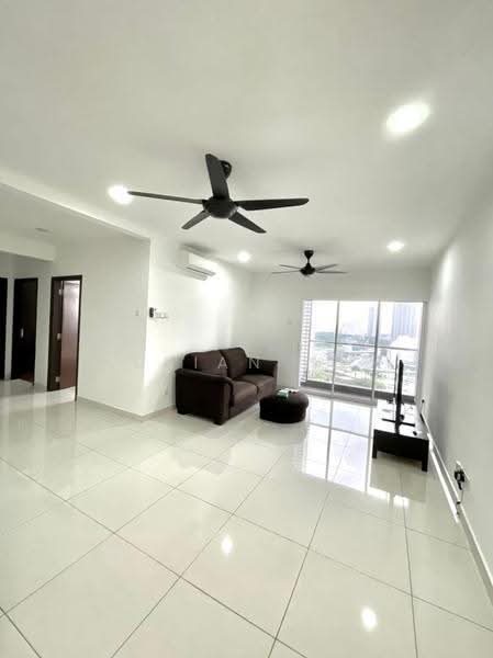 Kondominium untuk Disewa di Paraiso Residence @ The Earth - Adrian Loo - Living Room - PropertyGuru.com.my