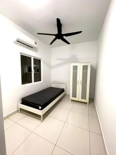 Kondominium untuk Disewa di Paraiso Residence @ The Earth - Adrian Loo - Bedroom - PropertyGuru.com.my