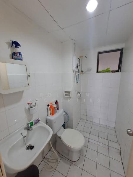 Kondominium untuk Dijual di Vista Millennium Condominium - Polilan Properties - Bathroom - PropertyGuru.com.my